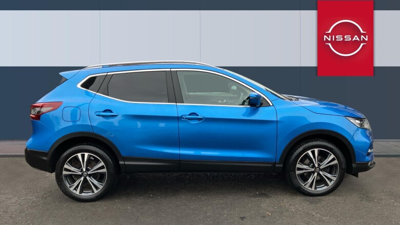 Nissan Qashqai 1.3 DiG-T N-Connecta 5dr [Glass Roof Pack] Petrol Hatchback